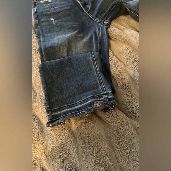 Vervet jeans. Size 27. Only worn once. “Crossover waist” Button fly. - Picture 4 of 4